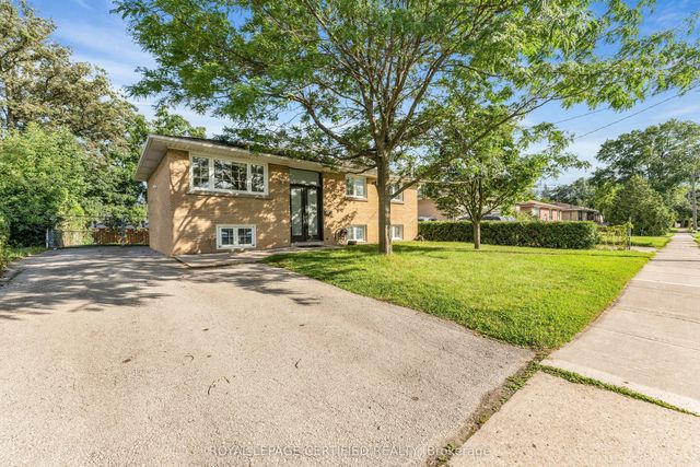586 Pinegrove Road Main, Oakville