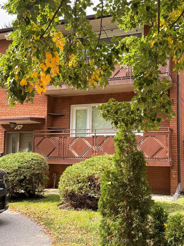24 Lloyd George Avenue Unit 2, Toronto W06