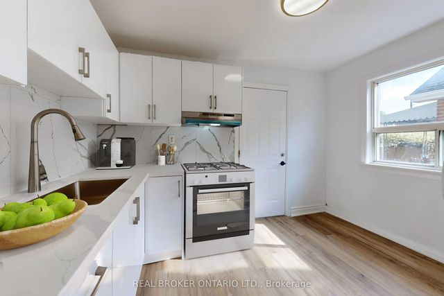 102 Bowie Avenue Main, Toronto W04