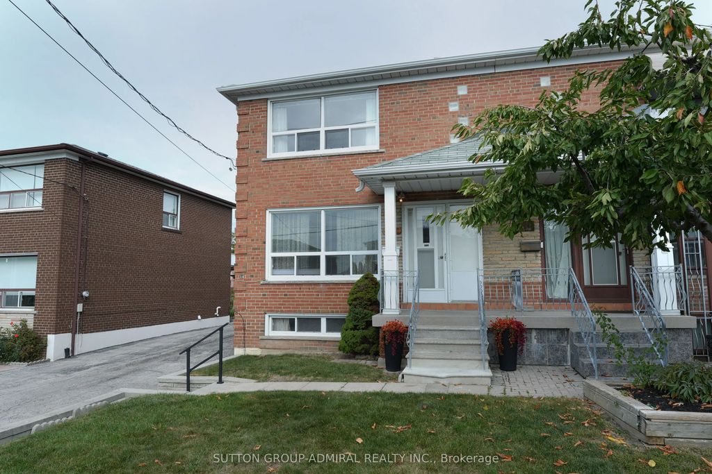 14 Thurrock Road, Toronto W05