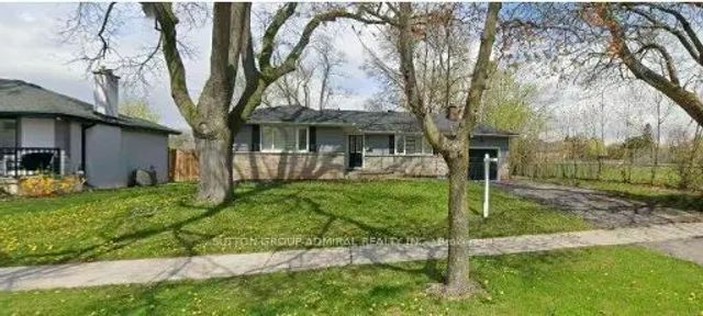 4447 Spruce Avenue, Burlington