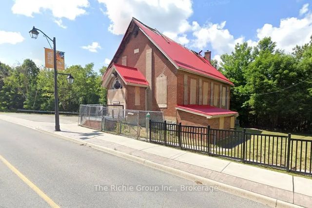 1532 Queen Street, Caledon