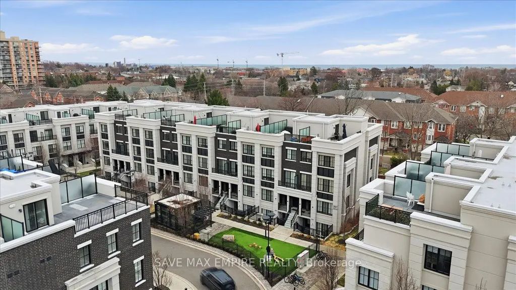 652 Cricklewood Drive 227, Mississauga