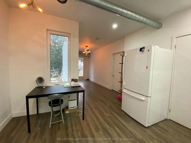 344 Bartlett Avenue N Room 2, Toronto W02