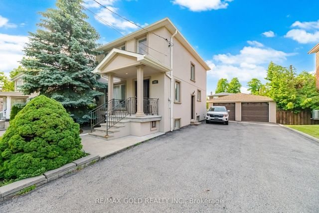 352 Maple Leaf Drive, Toronto W04