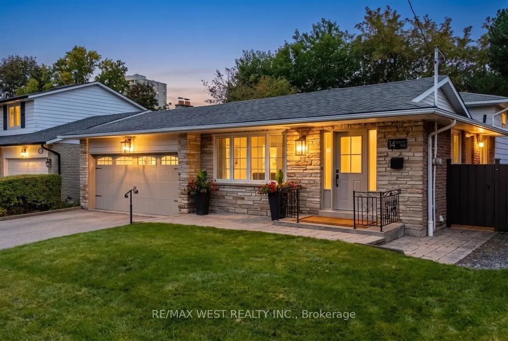 14 Burnhamill Place, Toronto W08