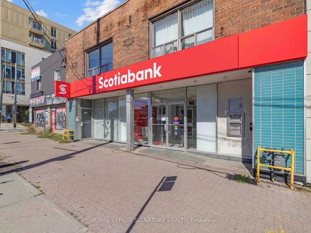 2260 Eglinton Avenue W, Toronto W04