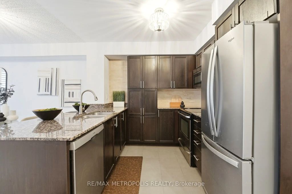 800 Lawrence Avenue W 415, Toronto W04
