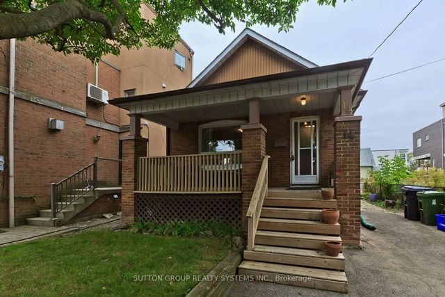 14 Lake Shore Drive, Toronto W06