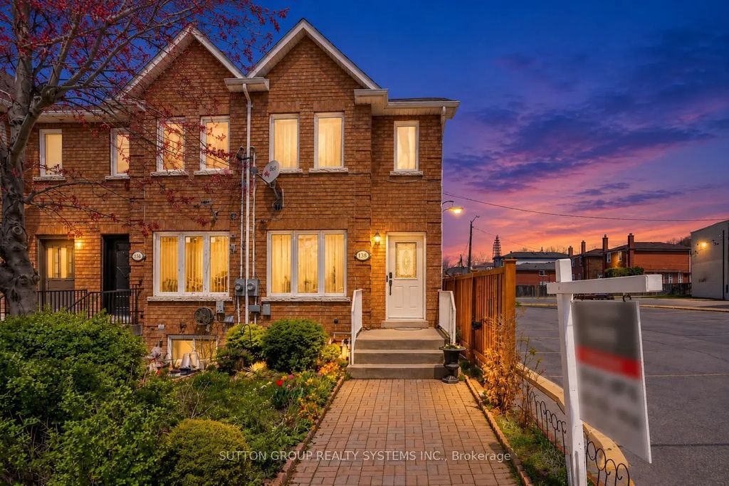 2138 Eglinton Avenue W, Toronto W04