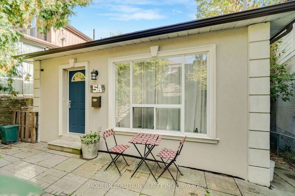 5a Dynevor Road, Toronto W03