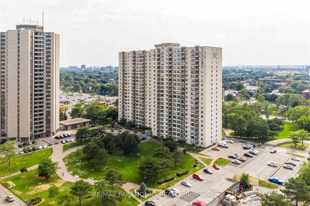 390 Dixon Road 1813, Toronto W09