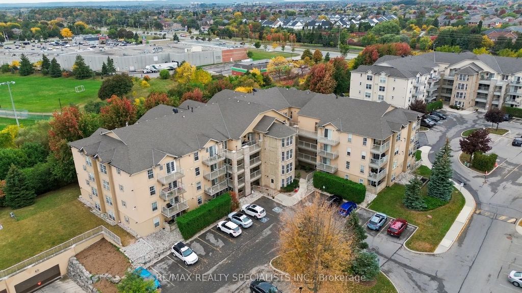 1470 Bishops Gate 402, Oakville