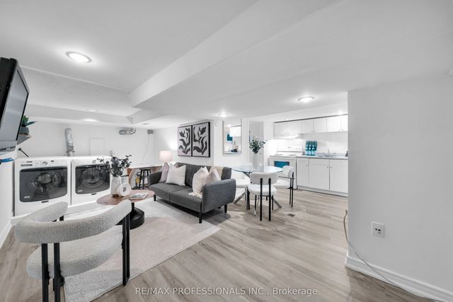 176 Sixth Street Lower, Toronto W06