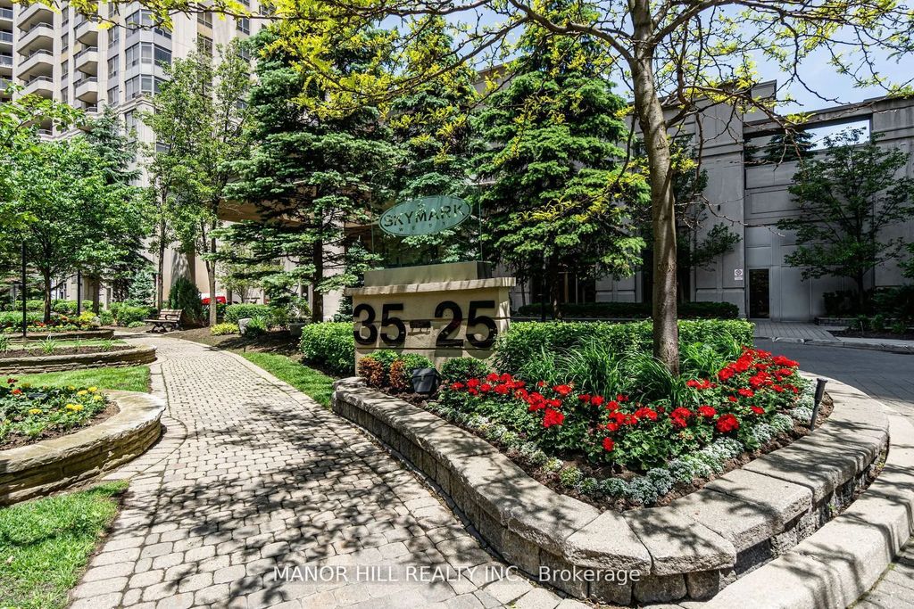 35 Kingsbridge Garden Circle 402, Mississauga