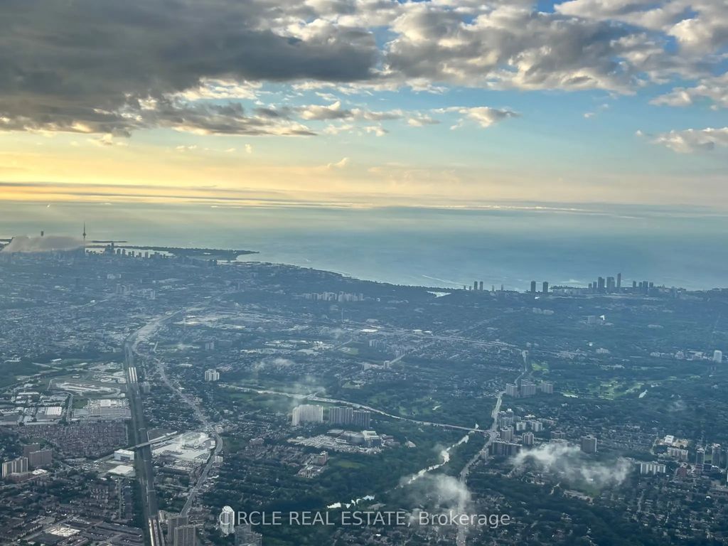 383 Sorauren Avenue 716, Toronto W01