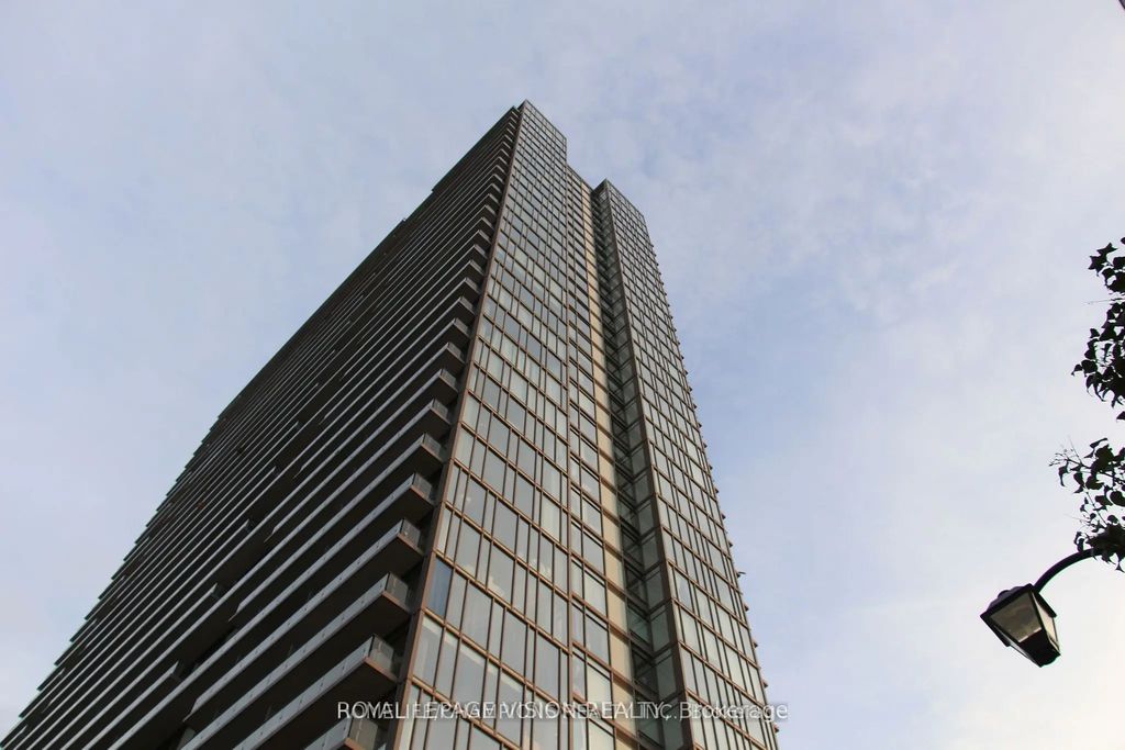 105 The Queensway Street 2016, Toronto W01