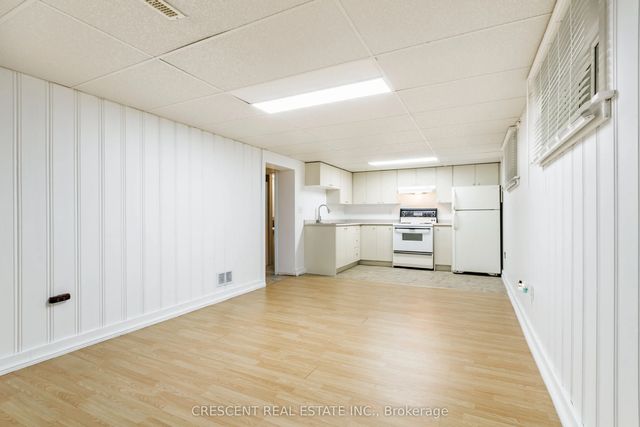 14 Claymore Drive Lower, Toronto W07