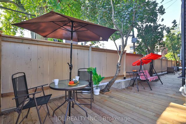 5 Sorauren Avenue, Toronto W01
