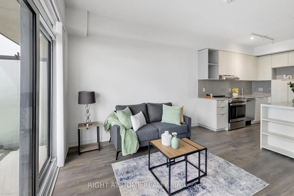 2520 Eglinton Avenue W 1602, Mississauga