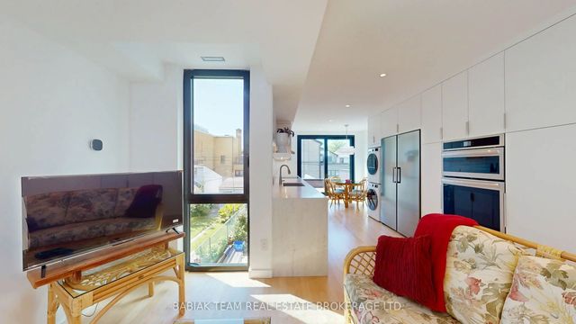 149 Maria Street Upper, Toronto W02