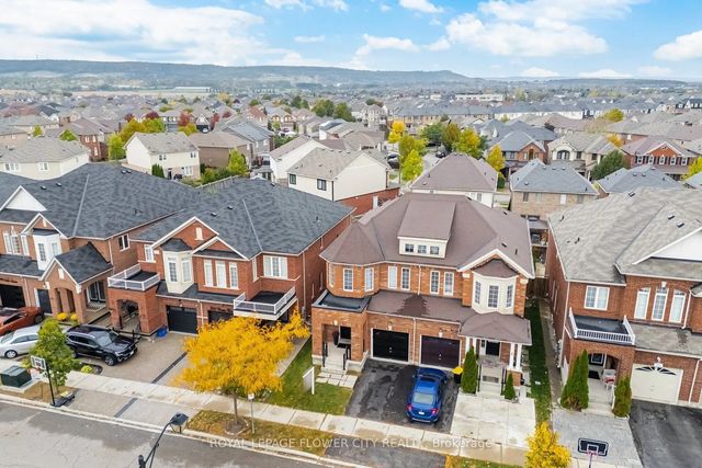 381 Cedric Terrace, Milton