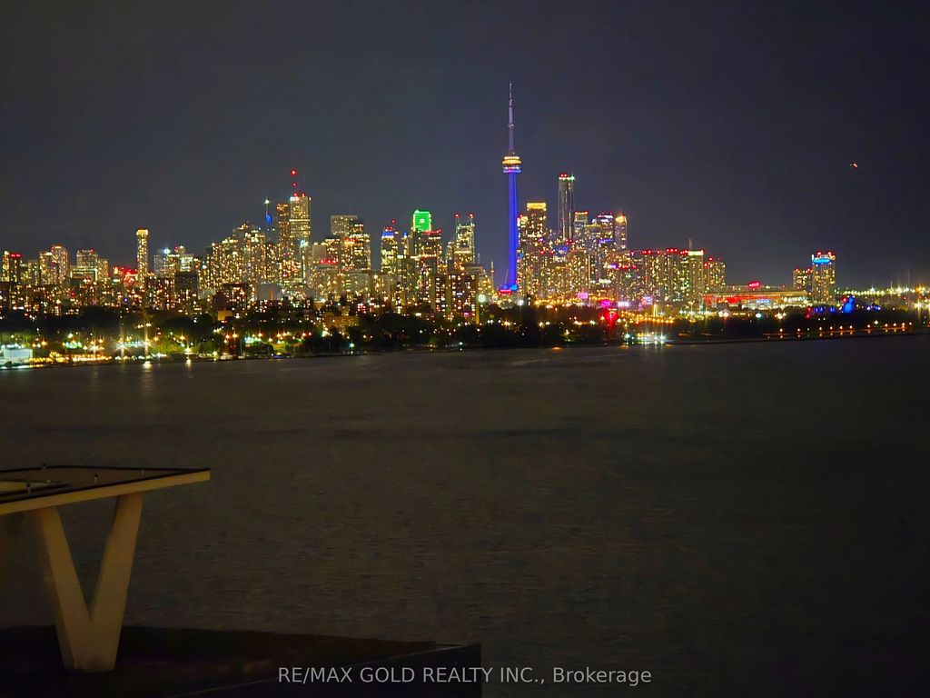 56 Annie Craig Drive 2203, Toronto W06