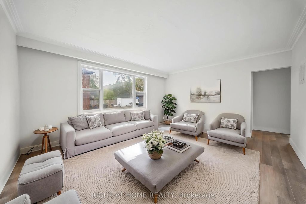 32 Vanevery Street 3, Toronto W06