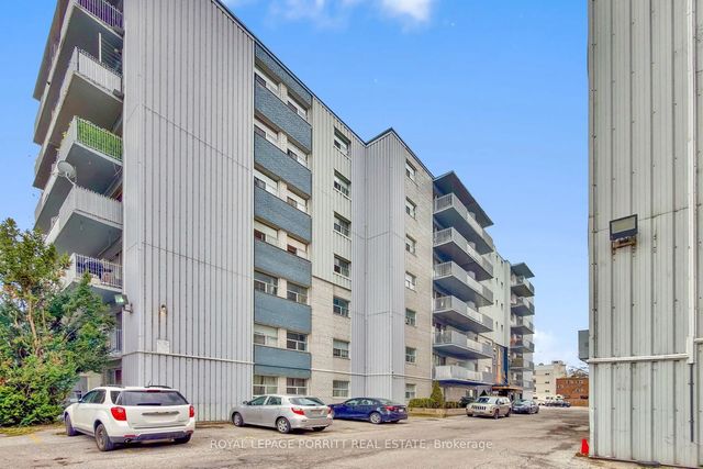 2 Superior Avenue 39, Toronto W06