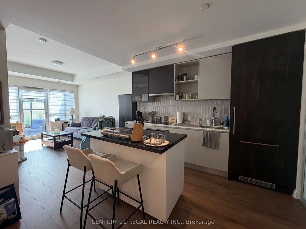 395 Dundas Street W 101, Oakville