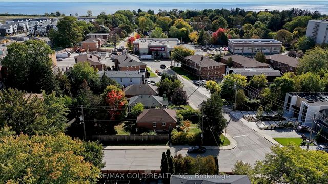 11 Pine Avenue N, Mississauga