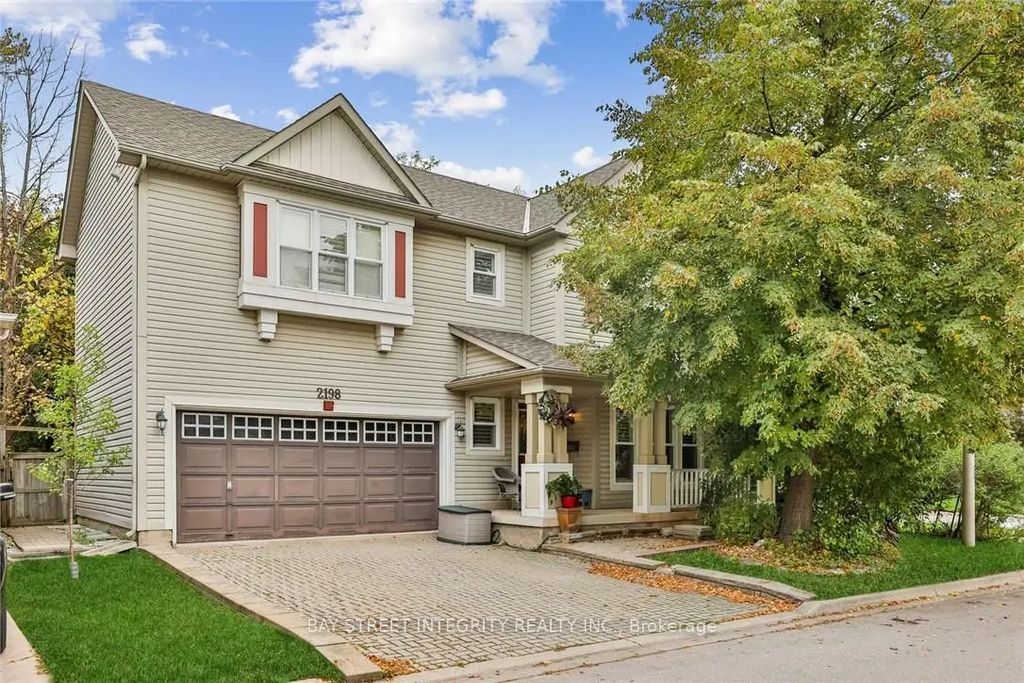 2198 Woodglen Crescent, Burlington