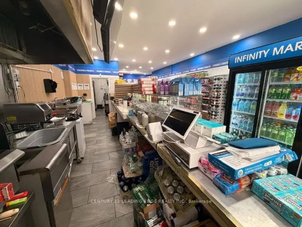 1986 Bloor Street W, Toronto W02