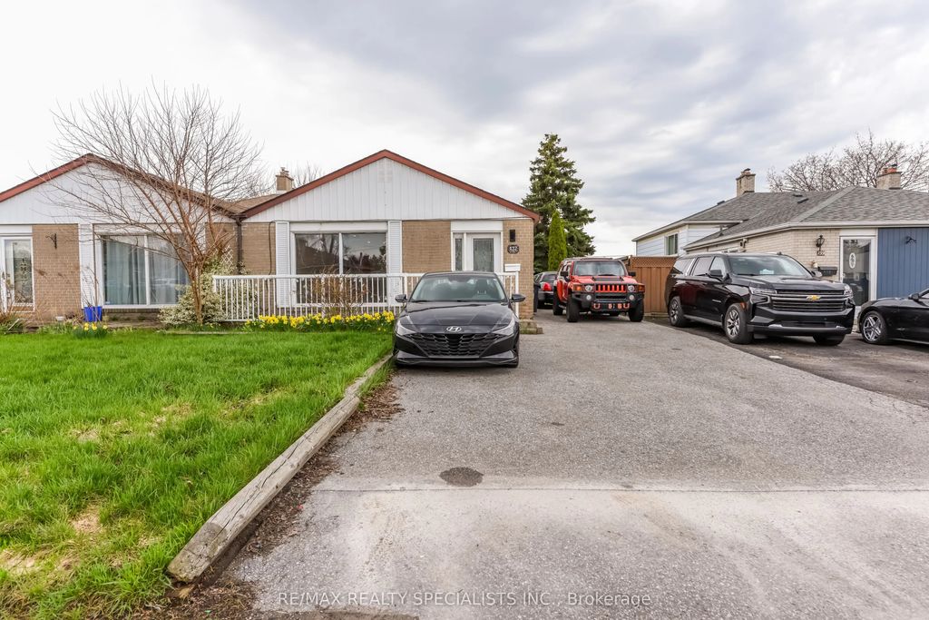 137 Avondale Boulevard Upper Portion, Brampton