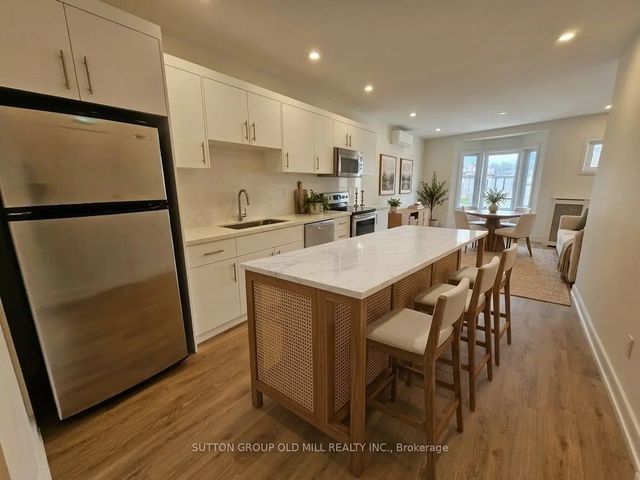 3293 Dundas Street W 2nd Floor, Toronto W02