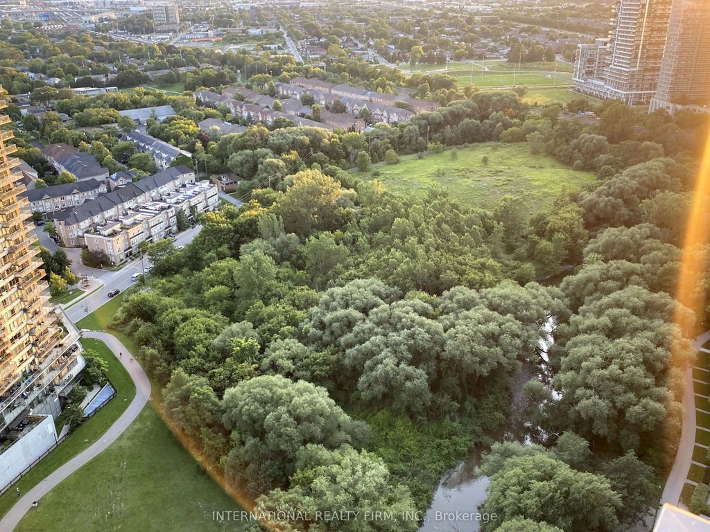 2212 Lakeshore Road W 3606, Toronto W06