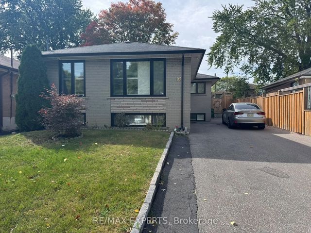 16 Bridgenorth Crescent, Toronto W10