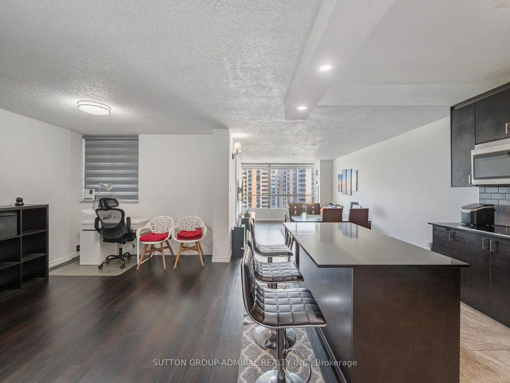 10 Martha Eaton Way 1811, Toronto W04