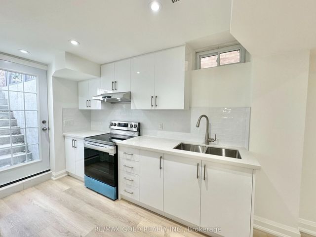 7099 Village Walk Basement, Mississauga