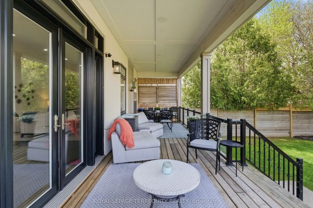 130 Edgecroft Road, Toronto W07