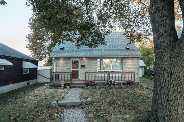 28 Finsbury Crescent, Toronto W06