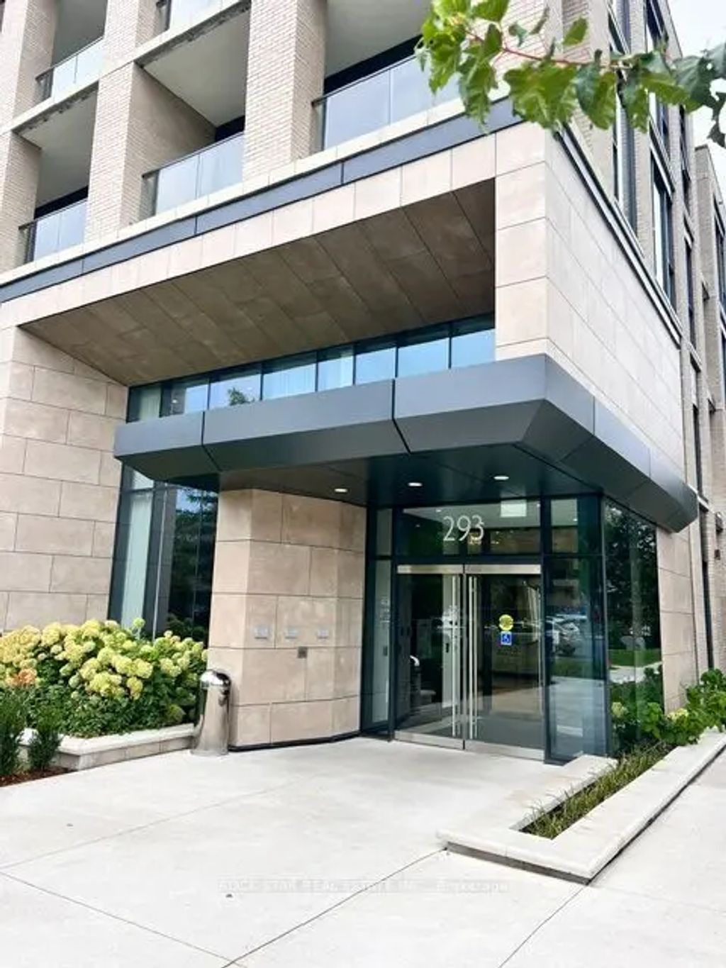 293 The Kingsway N/a 106, Toronto W08