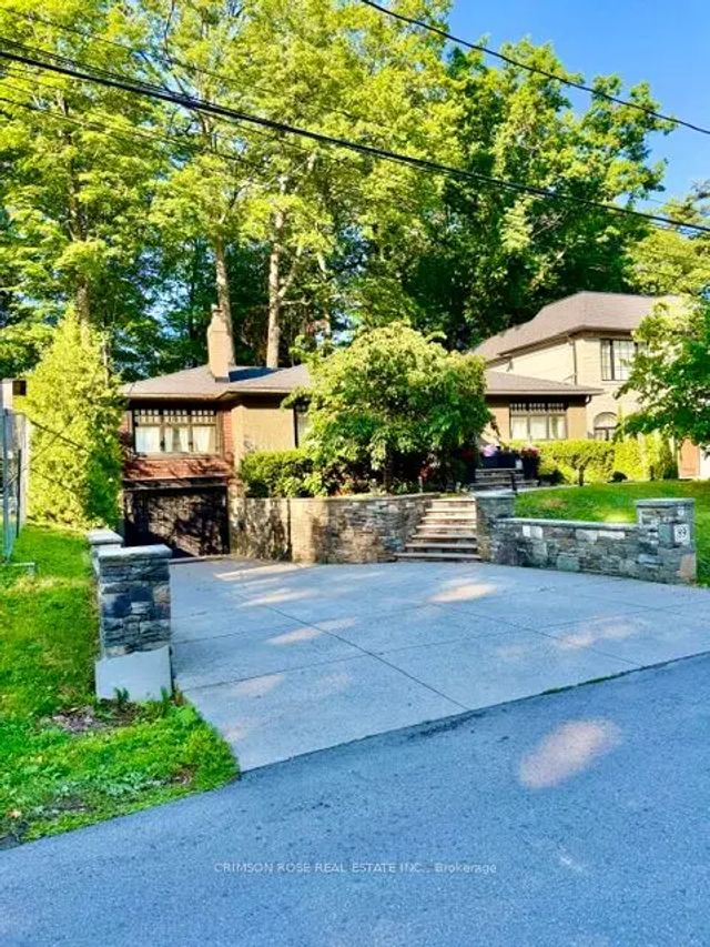 89 Holyrood Avenue, Oakville