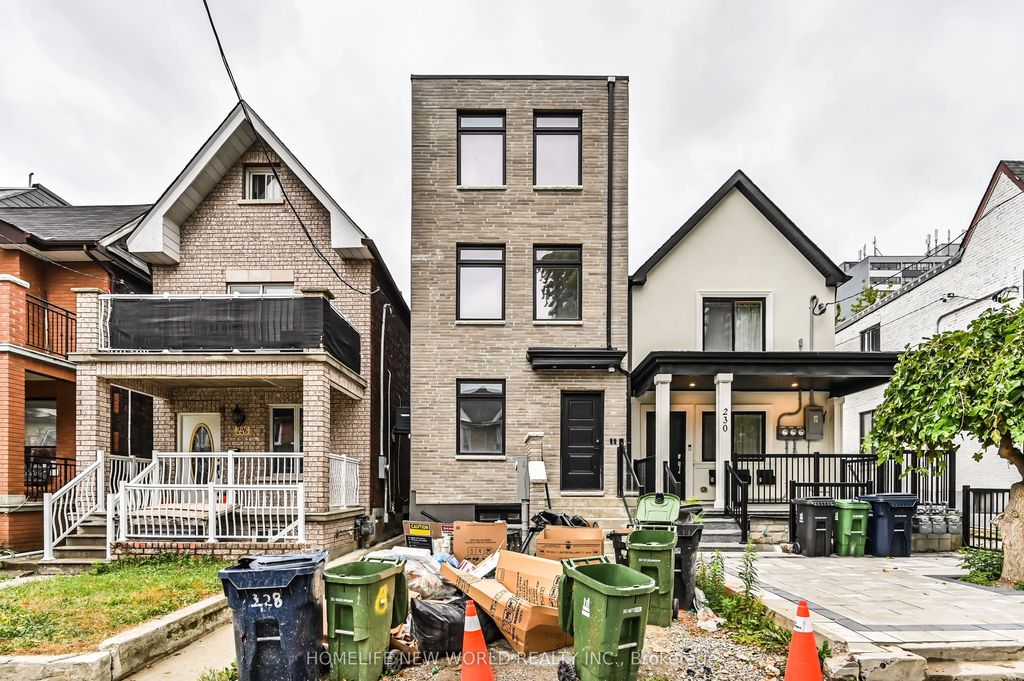 228 Emerson Ave Avenue Second, Toronto W02