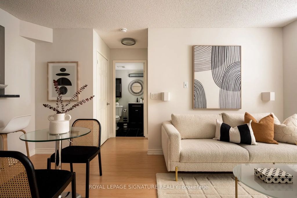 17 Michael Power Place 601, Toronto W08