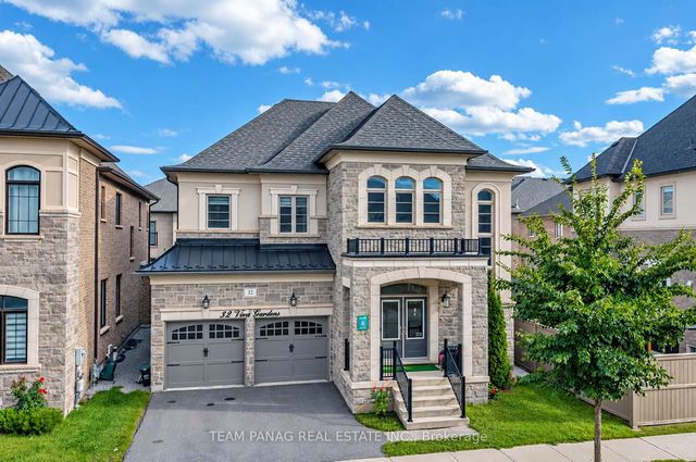 32 Viva Gardens, Oakville