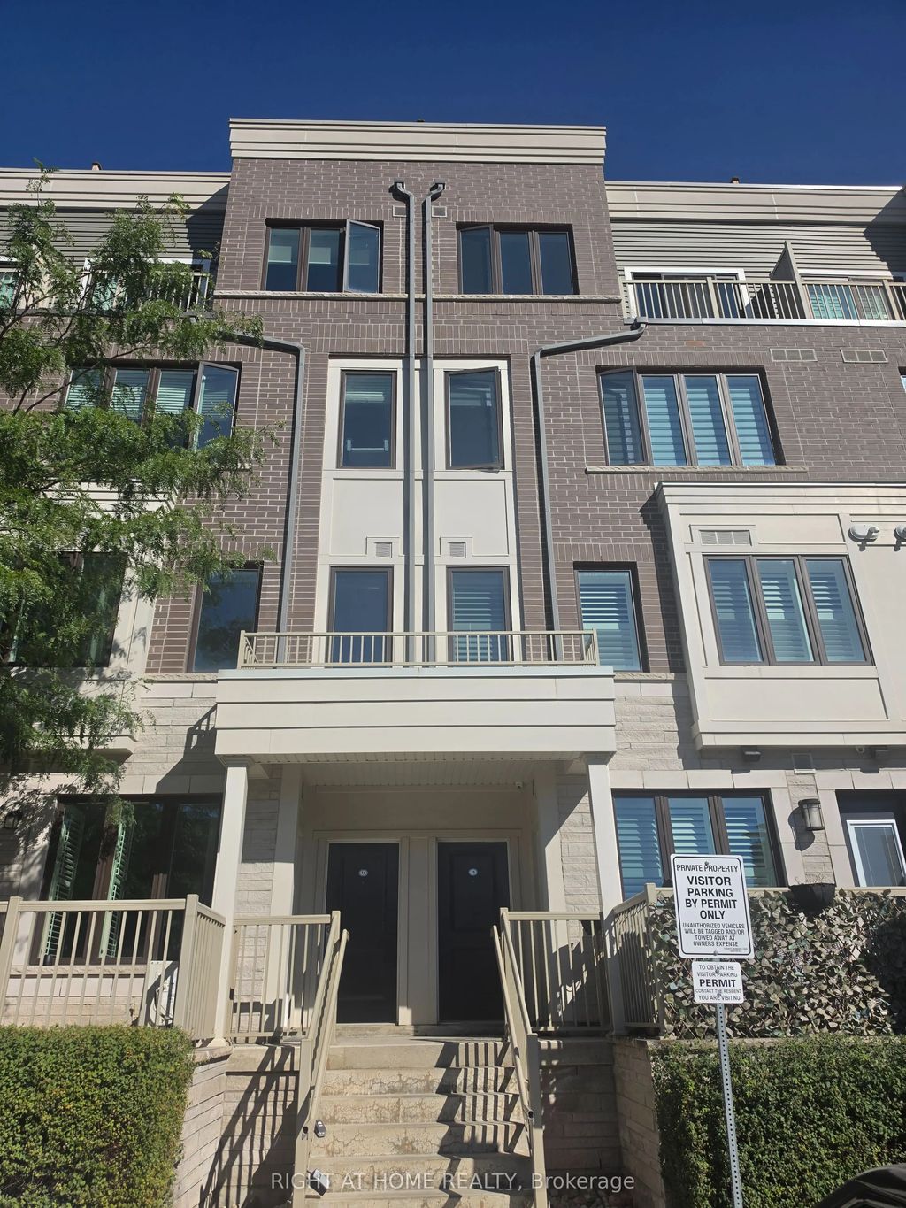 95 Eastwood Park Garden 15, Toronto W06