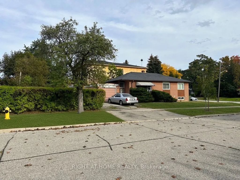 19 Upminster Crescent, Toronto W08