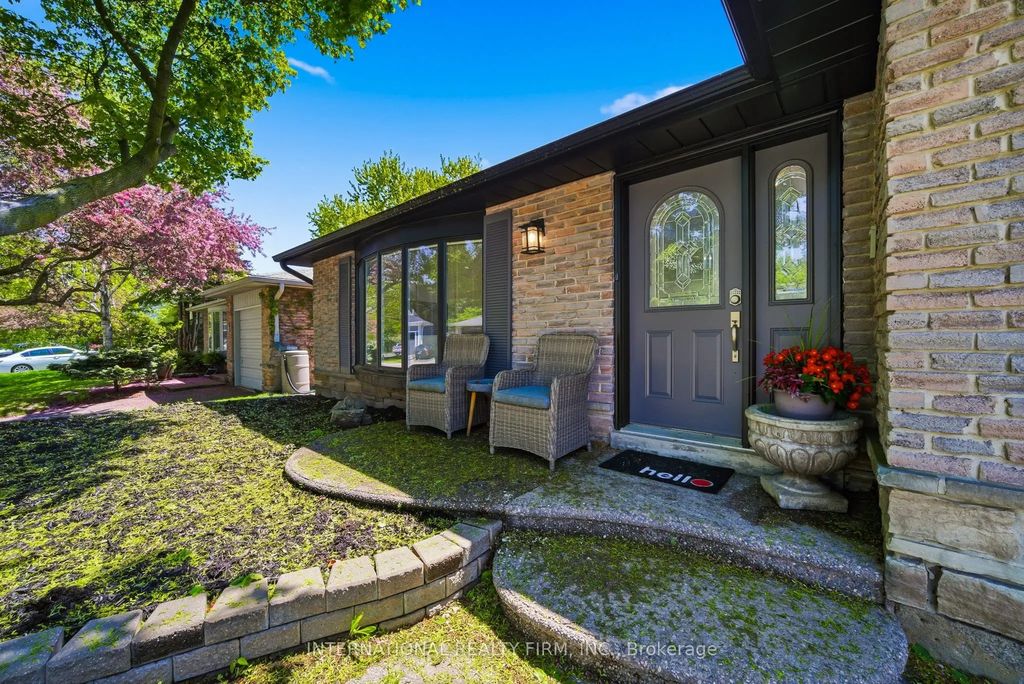 2306 Devon Road, Oakville