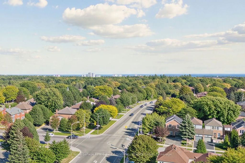 1905 Pilgrims Way Ph2, Oakville